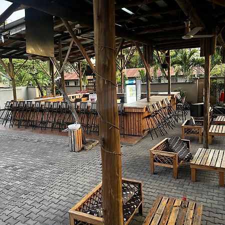 Хостел K27 Premier Backpackers Дар-эс-Саламе Экстерьер фото