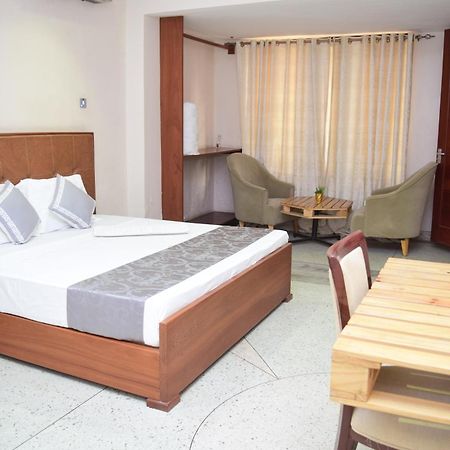 Хостел K27 Premier Backpackers Дар-эс-Саламе Экстерьер фото