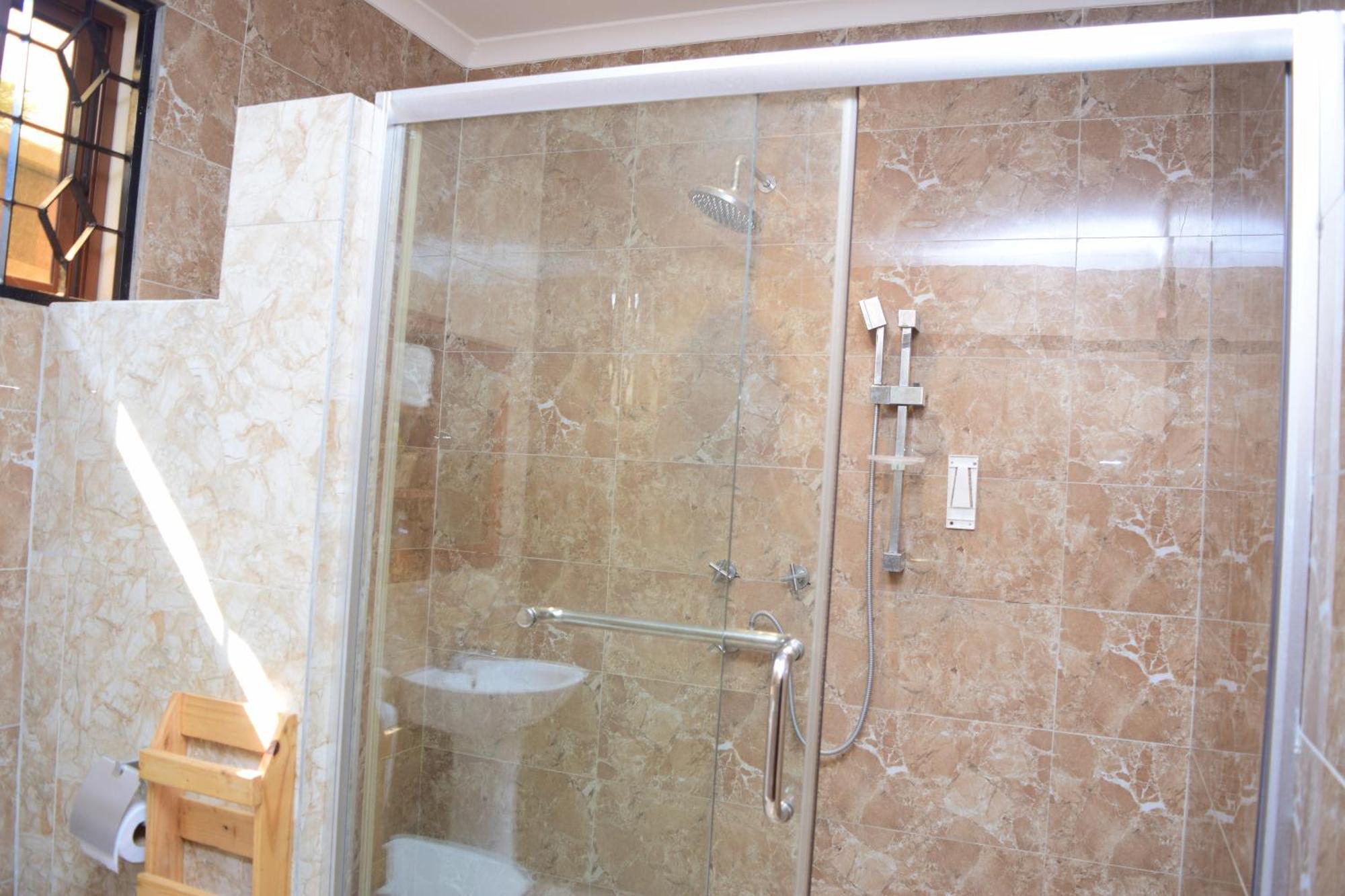 Хостел K27 Premier Backpackers Дар-эс-Саламе Экстерьер фото