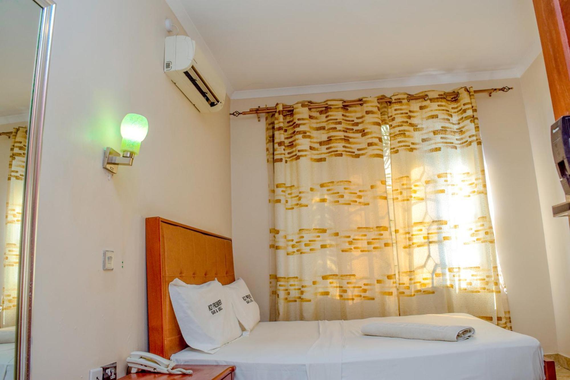 Хостел K27 Premier Backpackers Дар-эс-Саламе Экстерьер фото