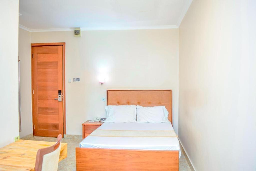 Хостел K27 Premier Backpackers Дар-эс-Саламе Экстерьер фото