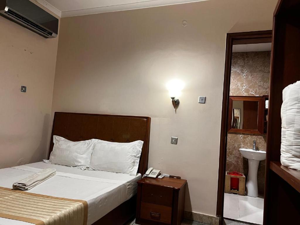 Хостел K27 Premier Backpackers Дар-эс-Саламе Экстерьер фото